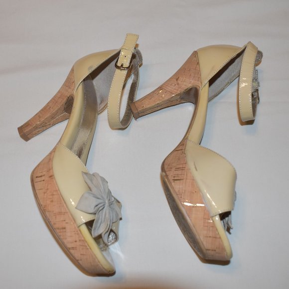 Sofft Shoes Platform Heel - Picture 2 of 11